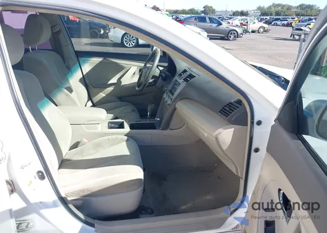 2009 Toyota Camry Le z USA, uszkodzony, nr VIN 4T1BE46K29U827171